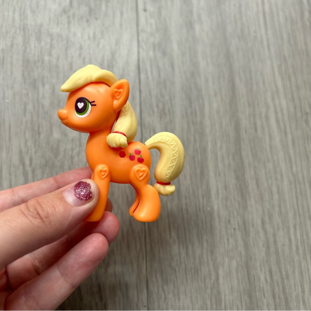 Small plastic applejack